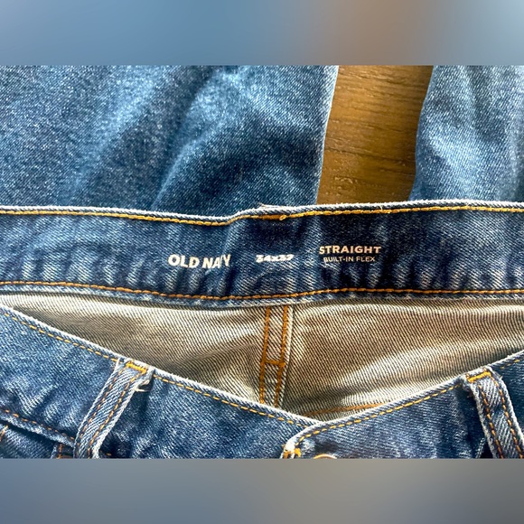 Old Navy Men’s Built-In Flex Straight Leg Jeans (34x32) - Picture 2 of 3
